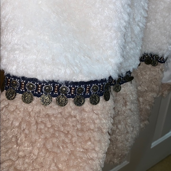 Free The Roses Coat - Picture 3 of 4